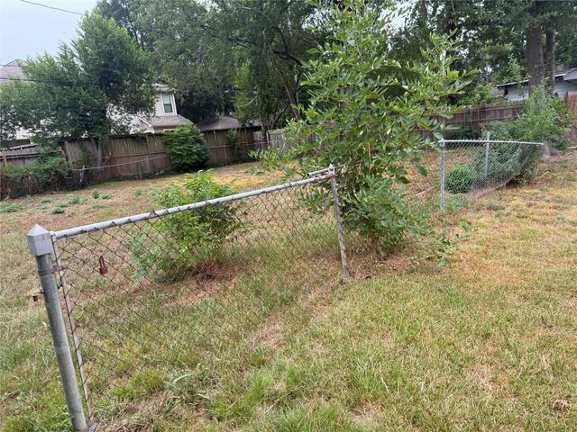 5206 W 43, Houston, TX 77092