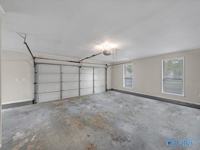 2114 Dundee Drive SW, Decatur, AL 35603