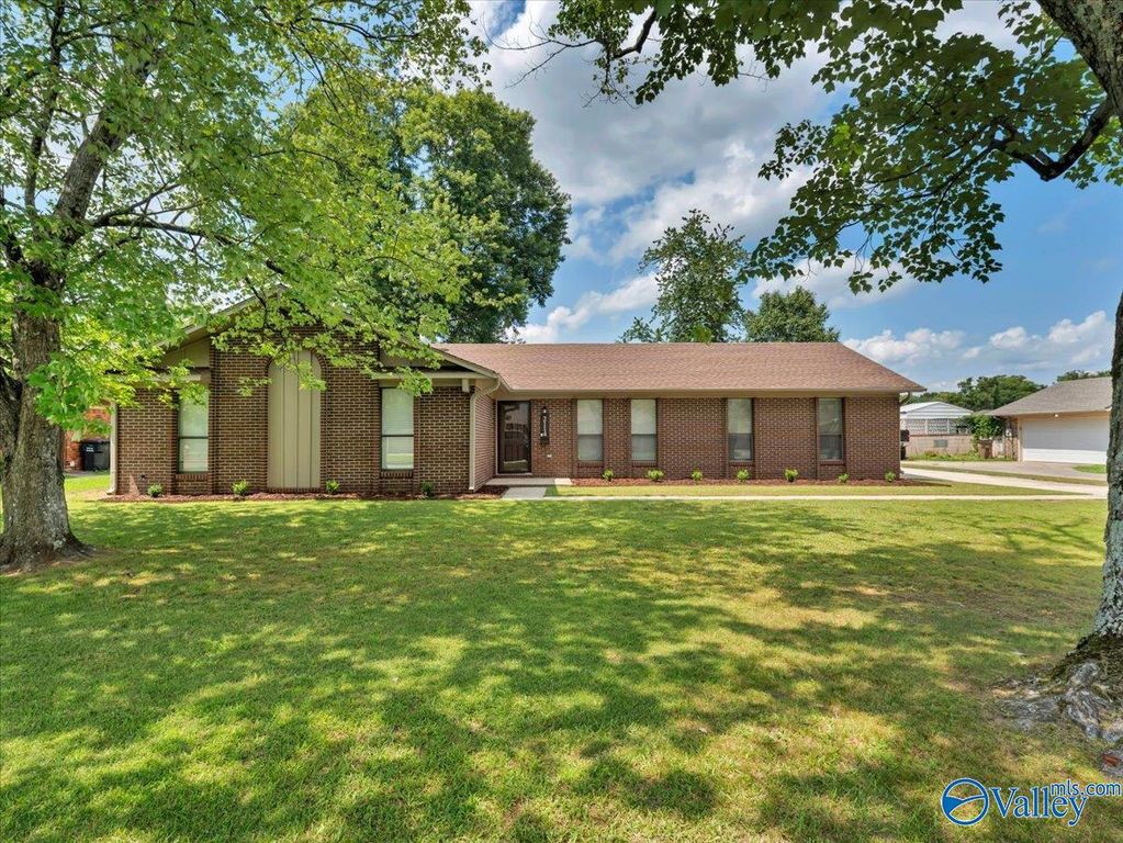 2114 Dundee Drive SW, Decatur, AL 35603