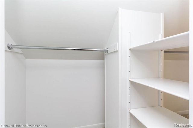 1921 Beverly Street, Sylvan Lake, MI 48320