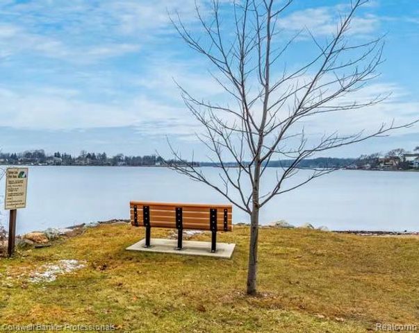 1921 Beverly Street, Sylvan Lake, MI 48320