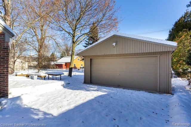 1921 Beverly Street, Sylvan Lake, MI 48320