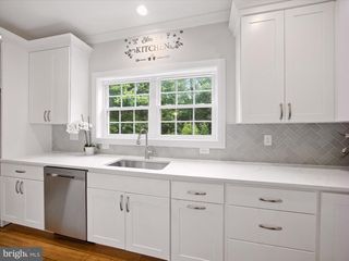 7432 RACE RD, Hanover, MD 21076