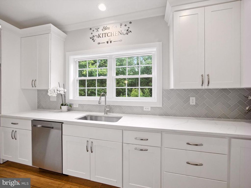 7432 RACE RD, Hanover, MD 21076