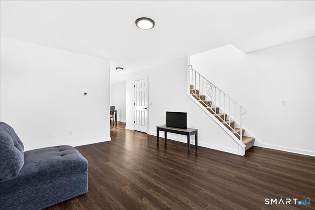 15 Crest Street D27, West Haven, CT 06516