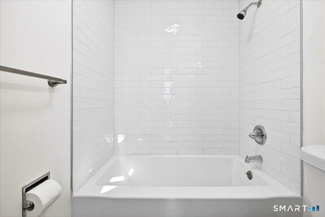 15 Crest Street D27, West Haven, CT 06516