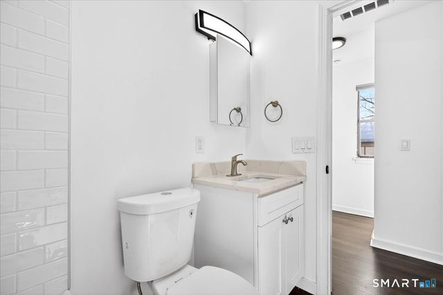 15 Crest Street D27, West Haven, CT 06516