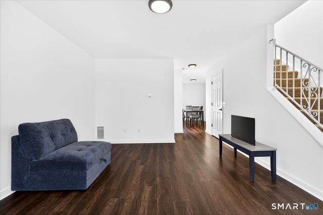 15 Crest Street D27, West Haven, CT 06516