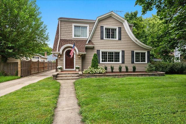 1115 W State Street, Geneva, IL 60134