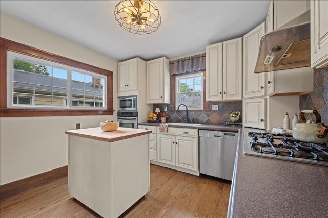 1115 W State Street, Geneva, IL 60134