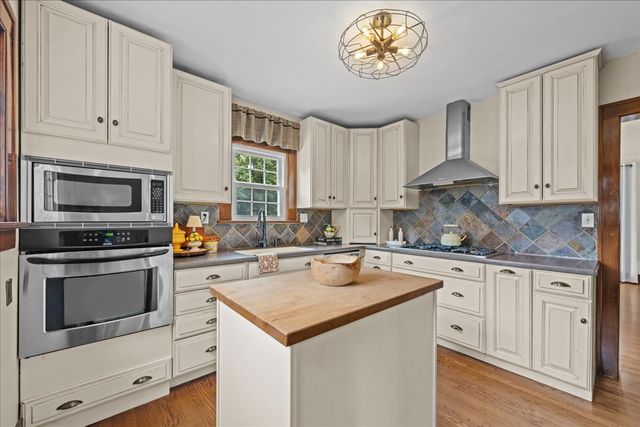 1115 W State Street, Geneva, IL 60134