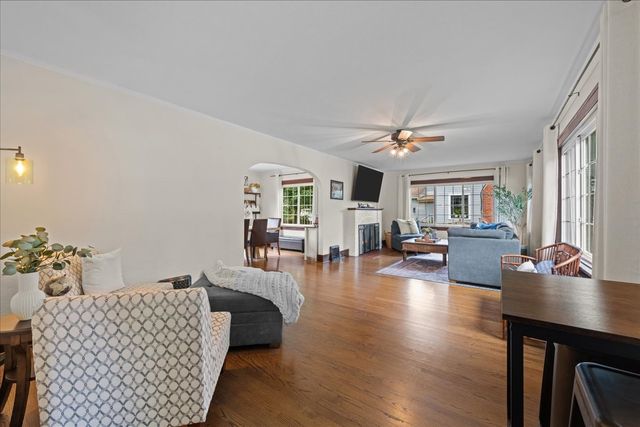 1115 W State Street, Geneva, IL 60134