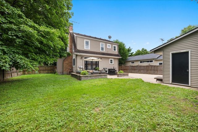 1115 W State Street, Geneva, IL 60134