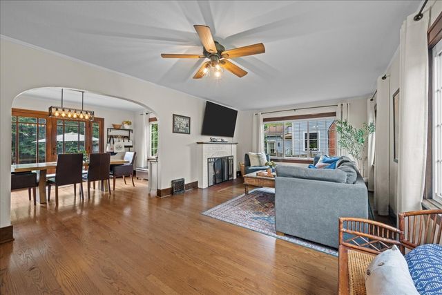 1115 W State Street, Geneva, IL 60134
