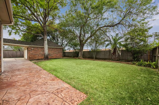 2715 Oakland Drive, Sugar Land, TX 77479