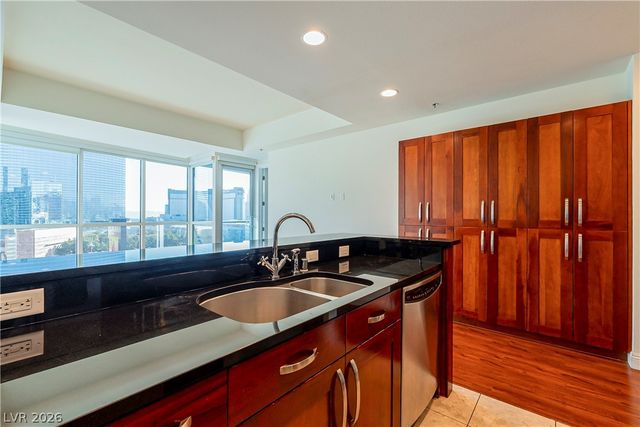 4525 DEAN MARTIN Drive 1405, Las Vegas, NV 89103