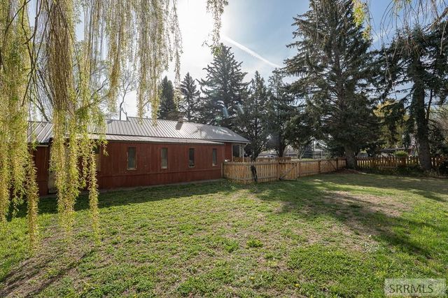 594 E 750 N, Firth, ID 83236