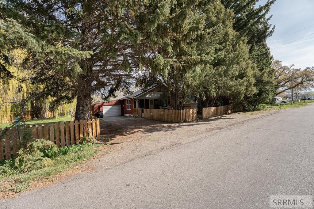 Image 1 of property listing at 594 E 750 N, Firth, ID 83236