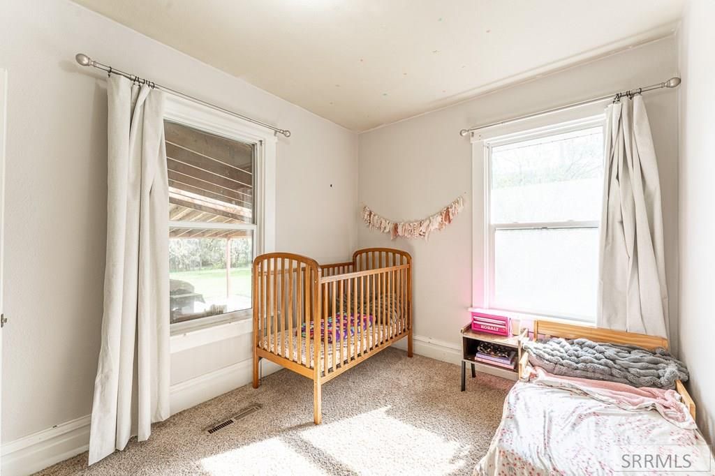 Image 12 of property listing at 594 E 750 N, Firth, ID 83236