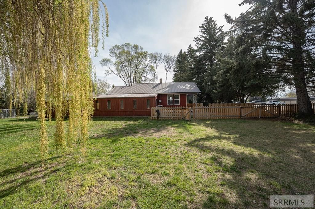 Image 32 of property listing at 594 E 750 N, Firth, ID 83236