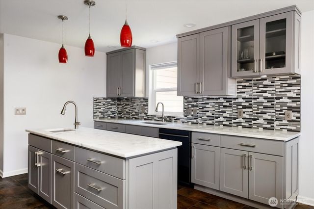 1751 SW Rock Rose Drive, Oak Harbor, WA 98277