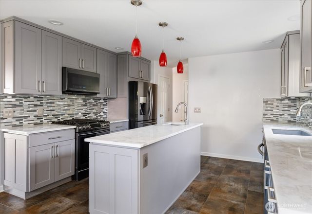 1751 SW Rock Rose Drive, Oak Harbor, WA 98277
