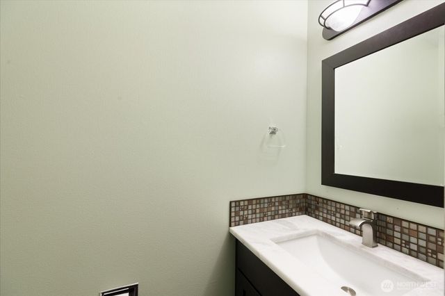 1751 SW Rock Rose Drive, Oak Harbor, WA 98277