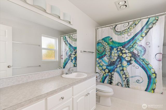 1751 SW Rock Rose Drive, Oak Harbor, WA 98277