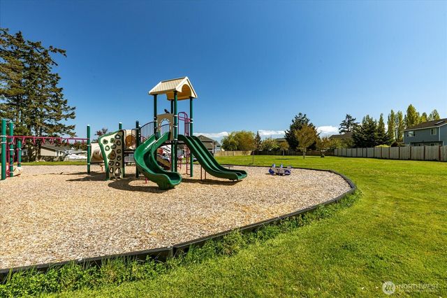 1751 SW Rock Rose Drive, Oak Harbor, WA 98277