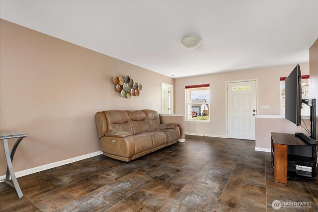 1751 SW Rock Rose Drive, Oak Harbor, WA 98277