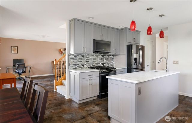 1751 SW Rock Rose Drive, Oak Harbor, WA 98277