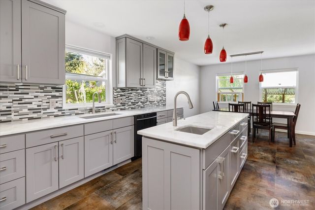 1751 SW Rock Rose Drive, Oak Harbor, WA 98277