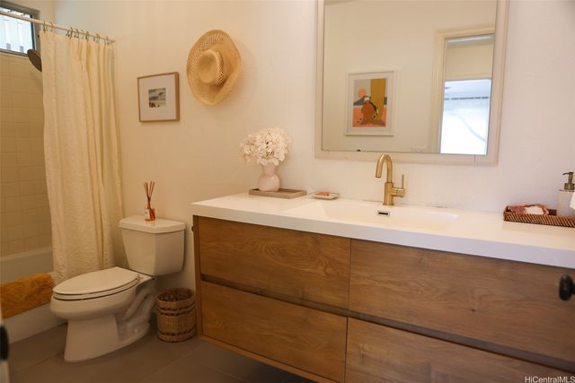 205 Kawaihae Street A6, Honolulu, HI 96825