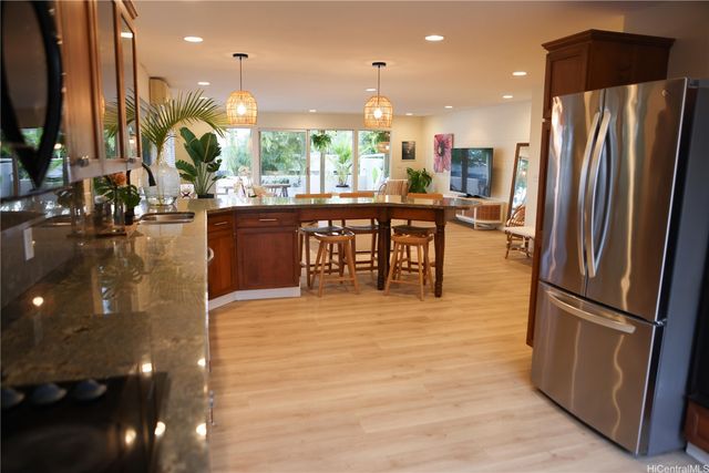 205 Kawaihae Street A6, Honolulu, HI 96825