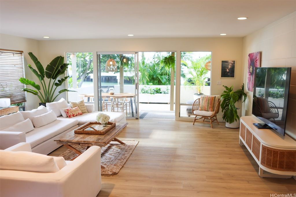 205 Kawaihae Street A6, Honolulu, HI 96825