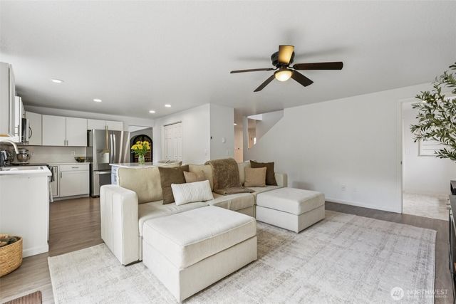 16001 NE 4th Way, Vancouver, WA 98684