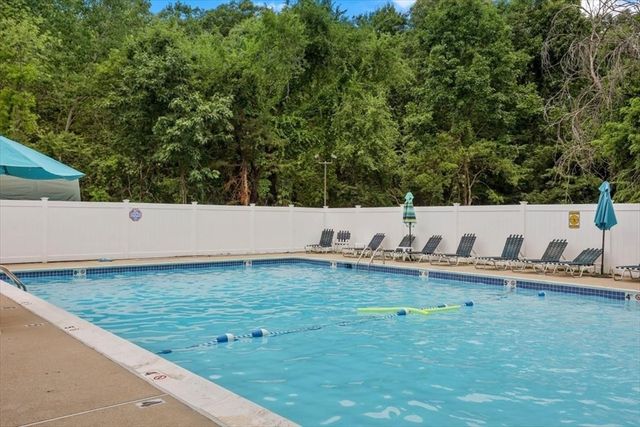 18 Beals Cove Road F, Hingham, MA 02043