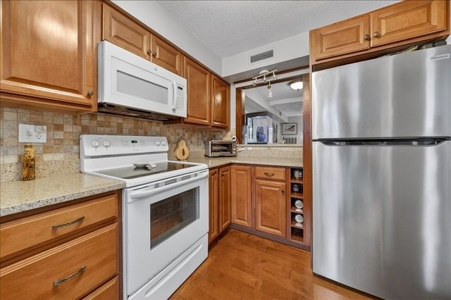 18 Beals Cove Road F, Hingham, MA 02043