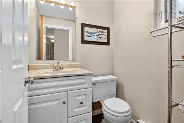 18 Beals Cove Road F, Hingham, MA 02043