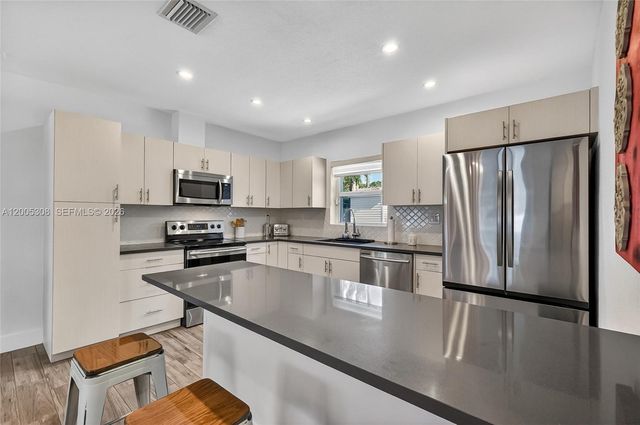 541 NW 109th St, Miami, FL 33168