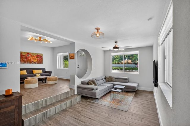 541 NW 109th St, Miami, FL 33168