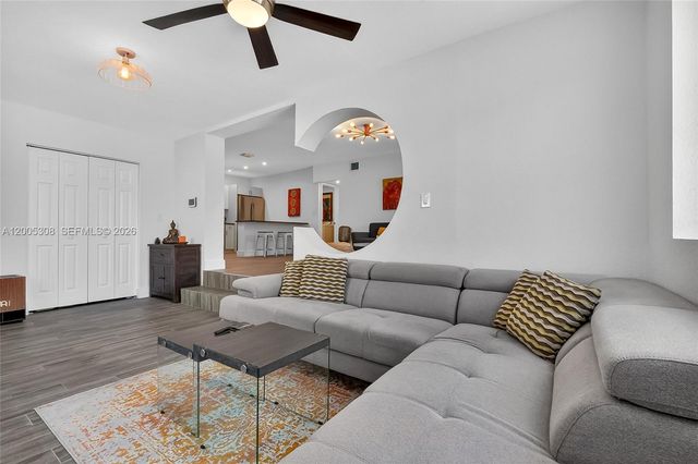 541 NW 109th St, Miami, FL 33168