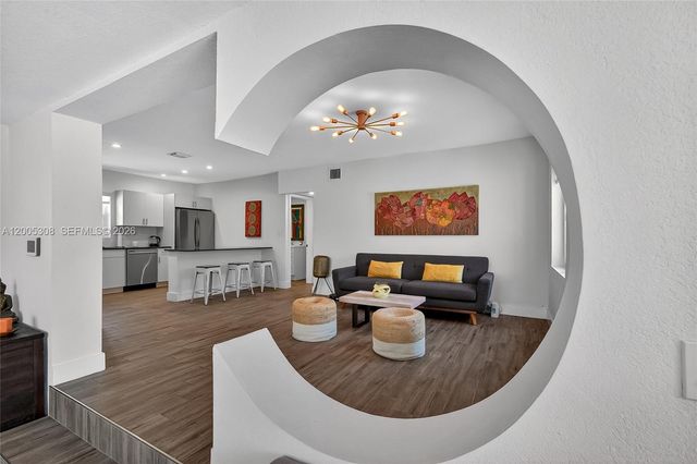 541 NW 109th St, Miami, FL 33168