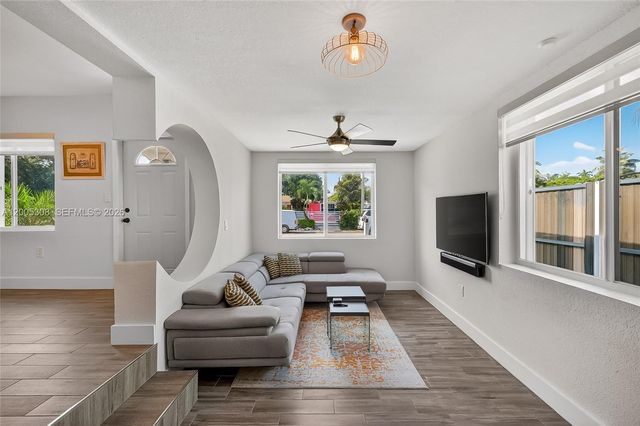 541 NW 109th St, Miami, FL 33168