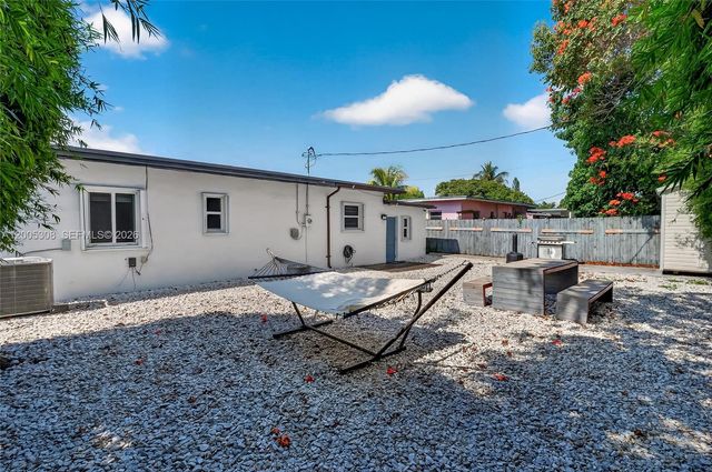 541 NW 109th St, Miami, FL 33168