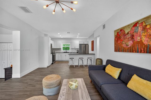 541 NW 109th St, Miami, FL 33168