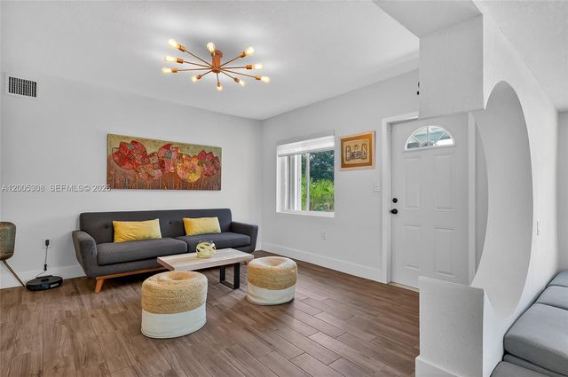 541 NW 109th St, Miami, FL 33168