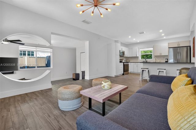 541 NW 109th St, Miami, FL 33168