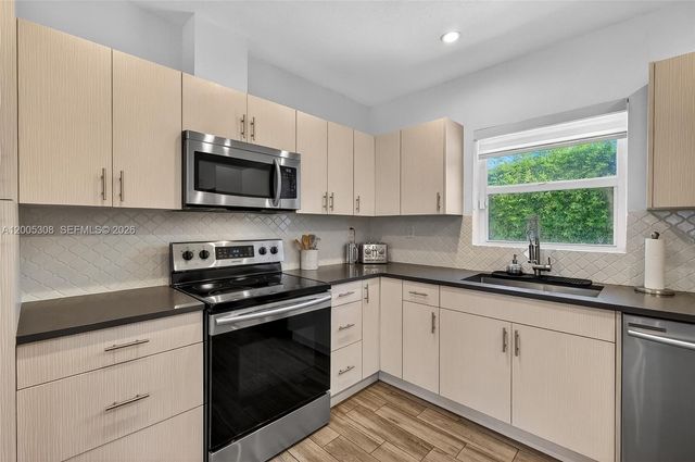 541 NW 109th St, Miami, FL 33168