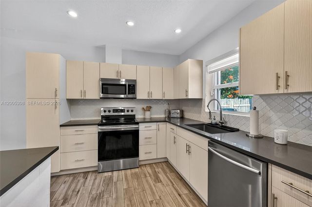 541 NW 109th St, Miami, FL 33168